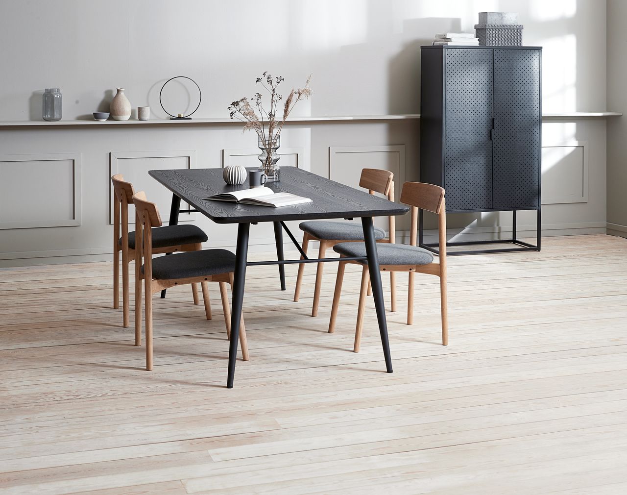 Mẫu nội thất phòng bếp sử dụng chất liệu gỗ phong cách Scandinavian