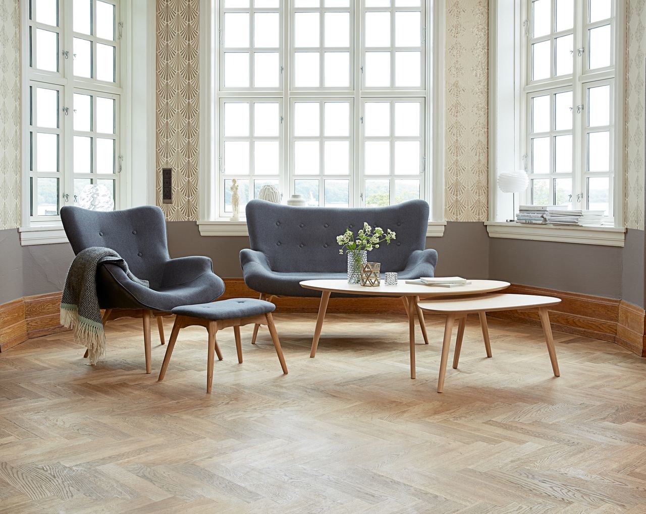 Chất liệu gỗ công nghiệp mang lại sự ấm cúng cho không gian trong decor nội thất