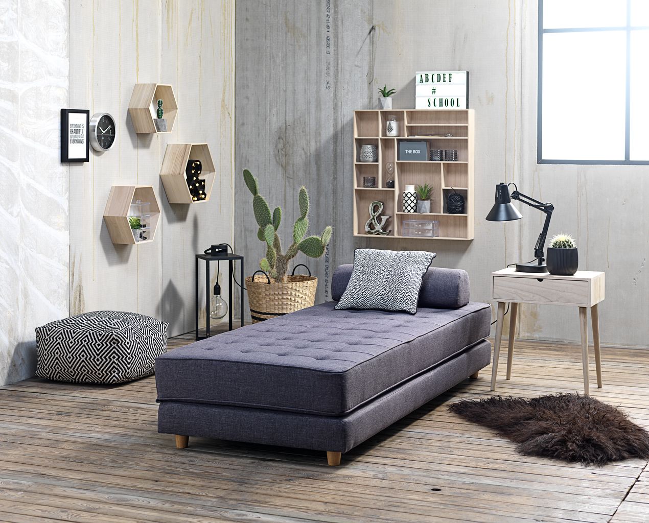 Sử dụng sofa giường giúp tiết kiệm không gian phòng trọ