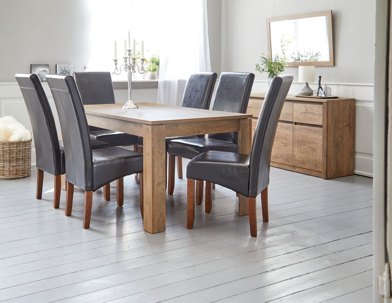 Phòng bếp Scandinavian Style với thiết kế nội thất đơn giản, gọn gàng giúp không gian thêm rộng rãi
