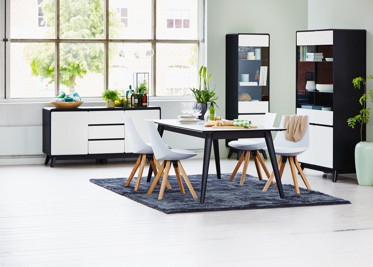 Mẫu nội thất phòng bếp phong cách Scandinavian có sự phối hợp hài hòa 2 màu đen trắng thanh lịch, hiện đại