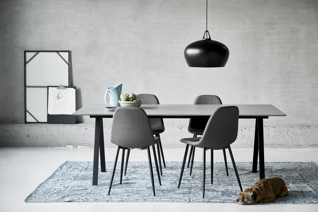 Mẫu trang trí phòng ăn theo phong cách tối giản màu xám với bàn ghế ăn và đèn thả