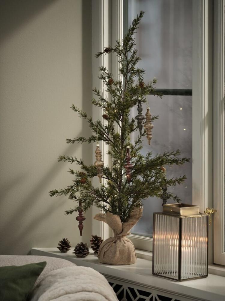 Dùng hạt châu thủy tinh trang trí Noel cho nhà nhỏ