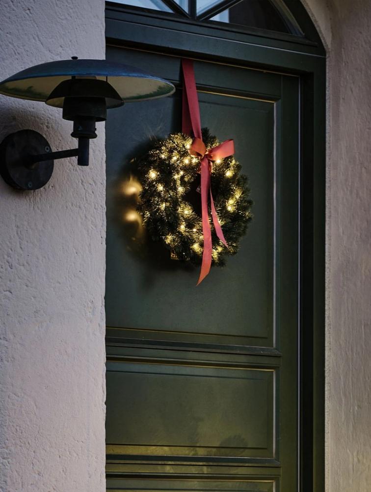 Kết hợp dây đèn led trang trí với phòng khách vào dịp noel