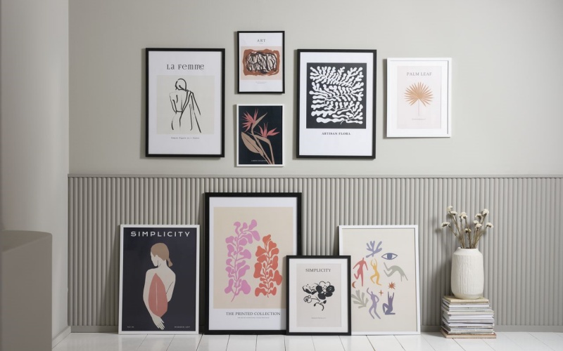 Trang tr&iacute; k&iacute;nh ph&ograve;ng kh&aacute;ch với decal họa tiết chủ đề Tết