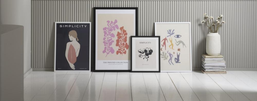 Tranh treo phòng khách là một trong những gợi ý trang trí không gian đơn giản