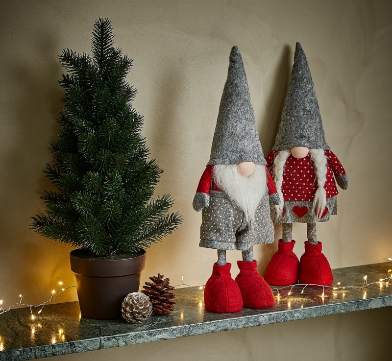 trang trí Giáng sinh các Thần Lùn sẽ được đặt theo nhóm