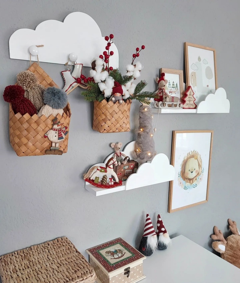 Trang trí thần lùn Giáng sinh với hoa gòn