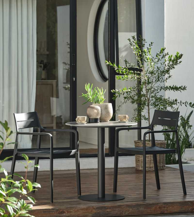 Set bàn ghế Bistro màu đen dành cho ban công chung cư