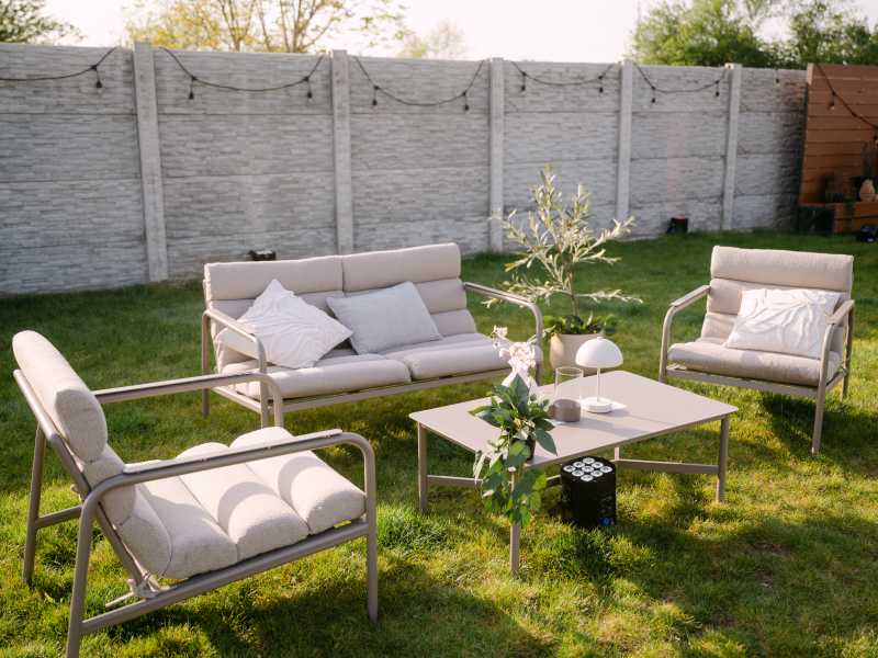 L&agrave;m mới ban c&ocirc;ng s&acirc;n vườn với bộ sofa ngo&agrave;i trời LILLESTROEM 