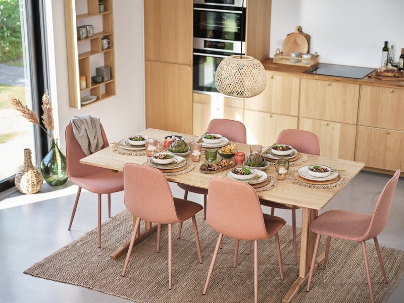 Bàn ghế ăn 6 người hình chữ nhật được xem là sự lựa chọn phổ biến hiện nay.