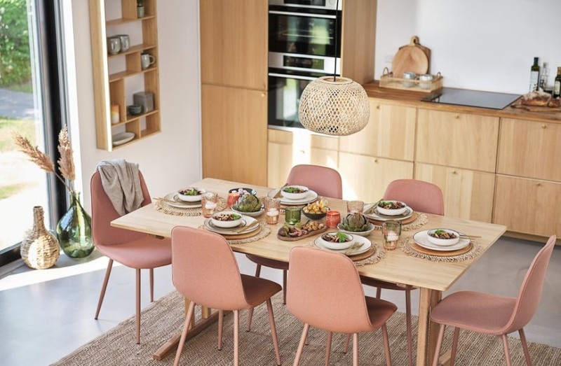 Những mẫu b&agrave;n c&oacute; thiết kế mở hoặc th&ecirc;m phần ghế dự ph&ograve;ng để tiện lợi khi cần.