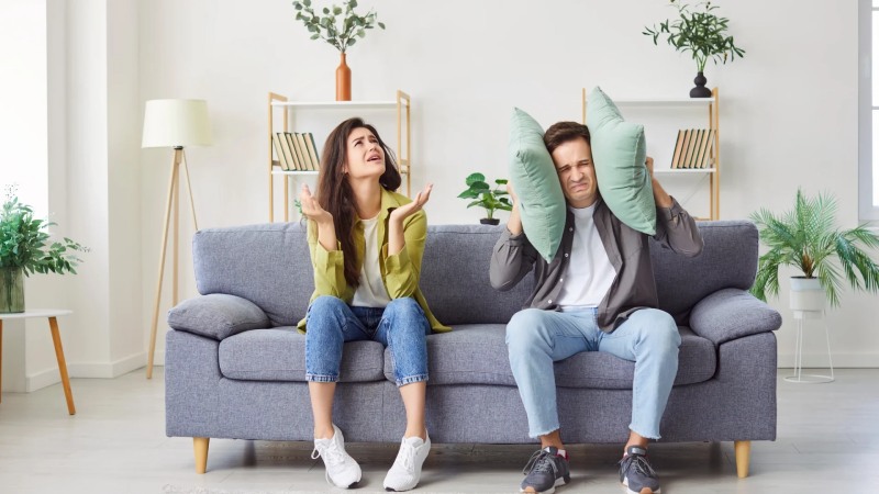 Ghế sofa ph&aacute;t ra tiếng 