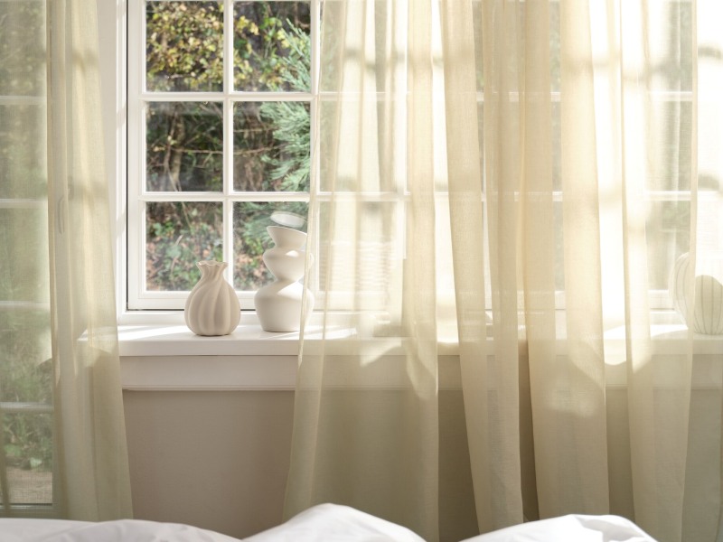 Lớp lót phía sau rèm vải ảnh hưởng trực tiếp đến khả năng cản sáng, cách nhiệt và độ bền của rèm: