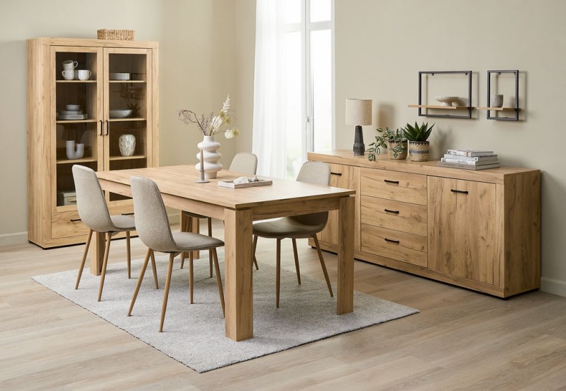 Theo đ&oacute;, một bộ b&agrave;n ghế ăn ph&ugrave; hợp vừa khẳng định được vị thế của chủ nh&agrave;, vừa tạo n&ecirc;n n&eacute;t đẹp cho kh&ocirc;ng gian ng&ocirc;i nh&agrave;.