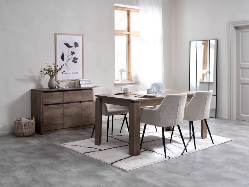 Mẫu phòng bếp Scandinavian tận dụng nguồn ánh sáng tự nhiên giúp không gian thêm thoáng đãng, rộng mở