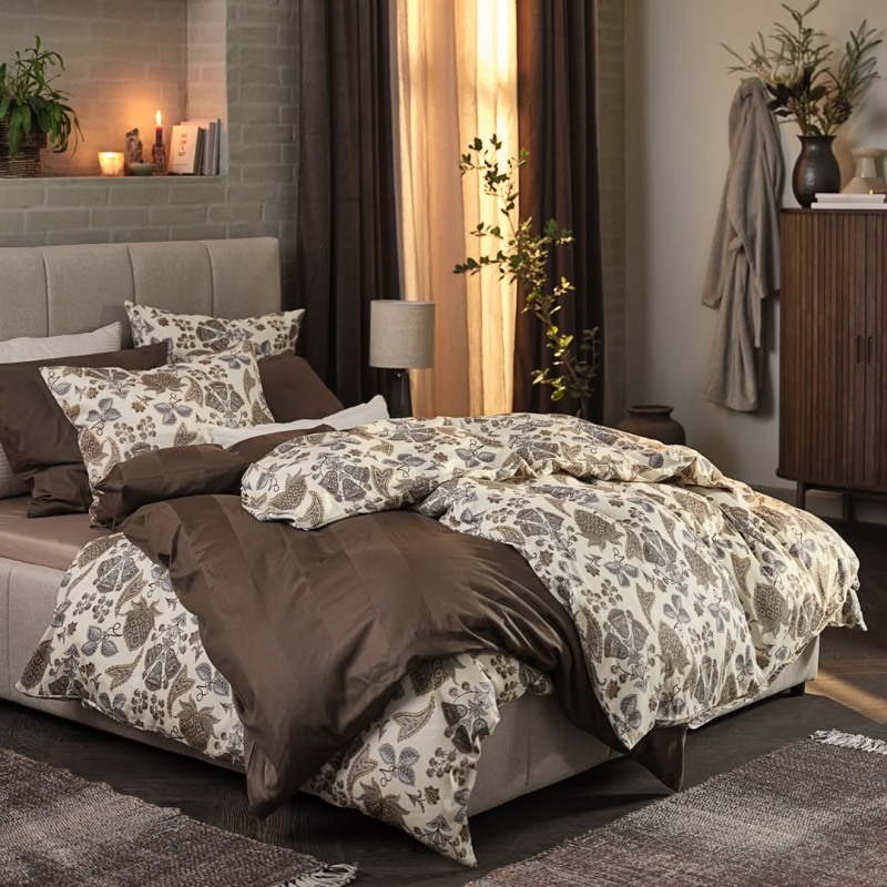 hệ thống tủ hoặc hộc đầu giường là phương án hợp lý cho phòng ngủ 8m2