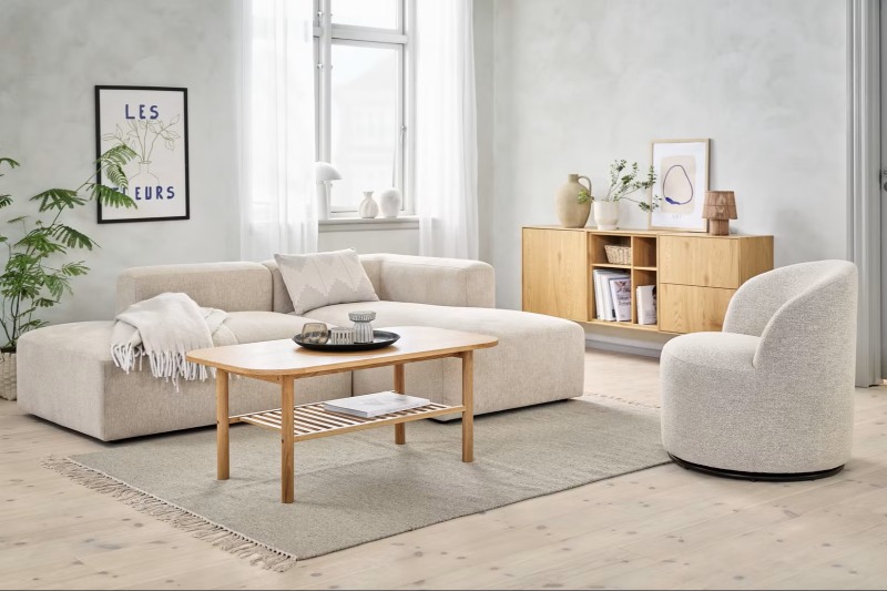 Sofa m&agrave;u be nhạt được y&ecirc;u th&iacute;ch nhờ vẻ đẹp sang trọng, dễ ứng dụng
