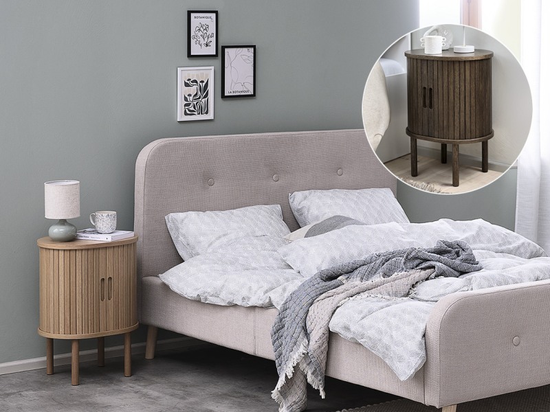 Để lưu trữ những m&oacute;n đồ &iacute;t khi sử dụng, bạn c&oacute; thể treo những chiếc kệ hoặc g&aacute;c x&eacute;p dưới trần nh&agrave;.