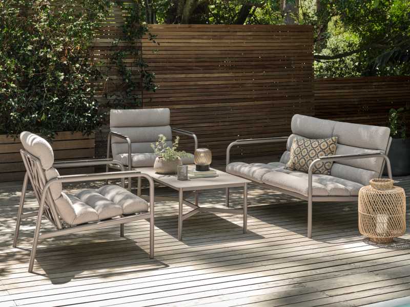 Mẫu sofa ngo&agrave;i trời d&agrave;nh cho 4-5 người ngồi, diện t&iacute;ch linh hoạt ph&ugrave; hợp cho khu ban c&ocirc;ng ngo&agrave;i trời
