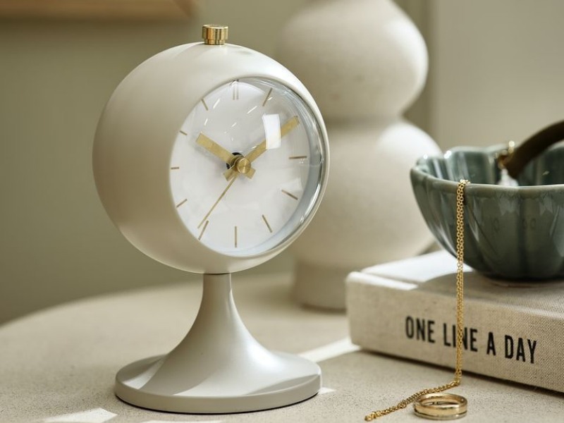Đồng hồ để b&agrave;n l&agrave;m việc gi&uacute;p bạn kiểm so&aacute;t tốt thời gian biểu