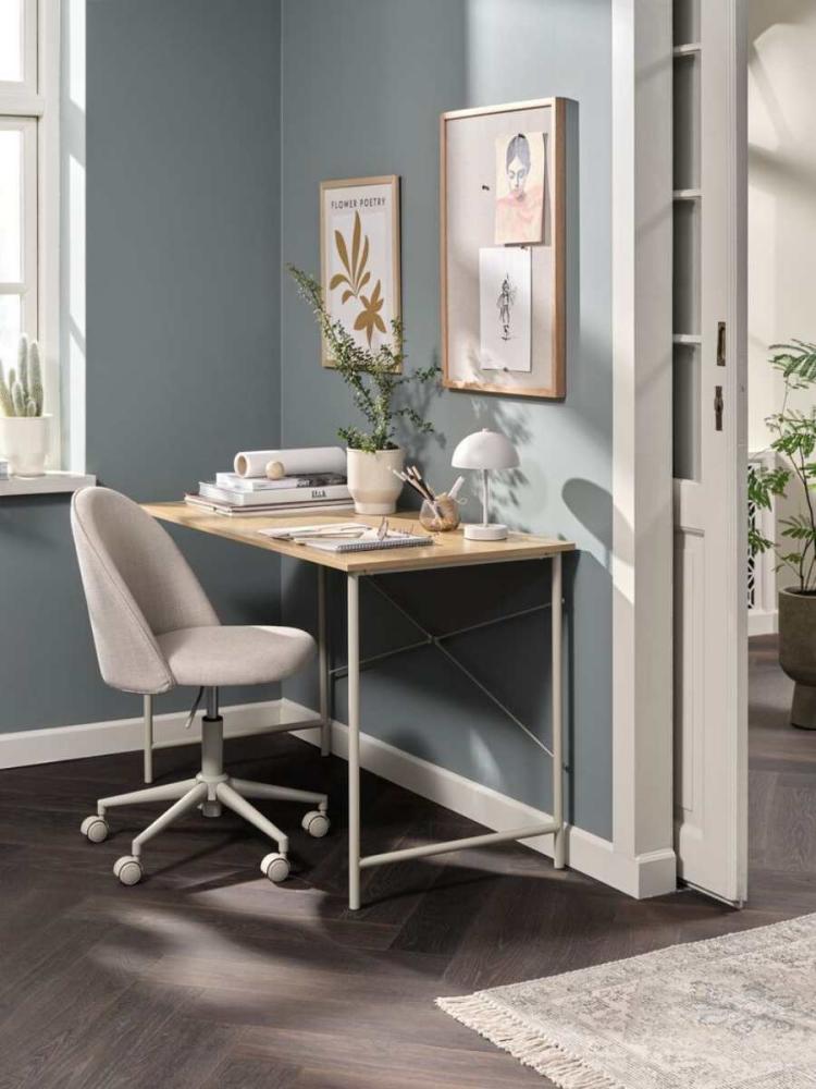 G&oacute;c học tập được sắp xếp gọn v&agrave;o khoảng trống của căn ph&ograve;ng một c&aacute;ch ho&agrave;n hảo