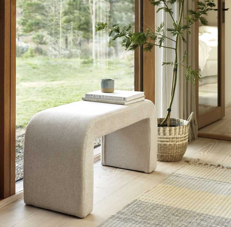 Mẫu trang trí hành lang phong cách Bắc Âu với tone màu hồng trẻ trung