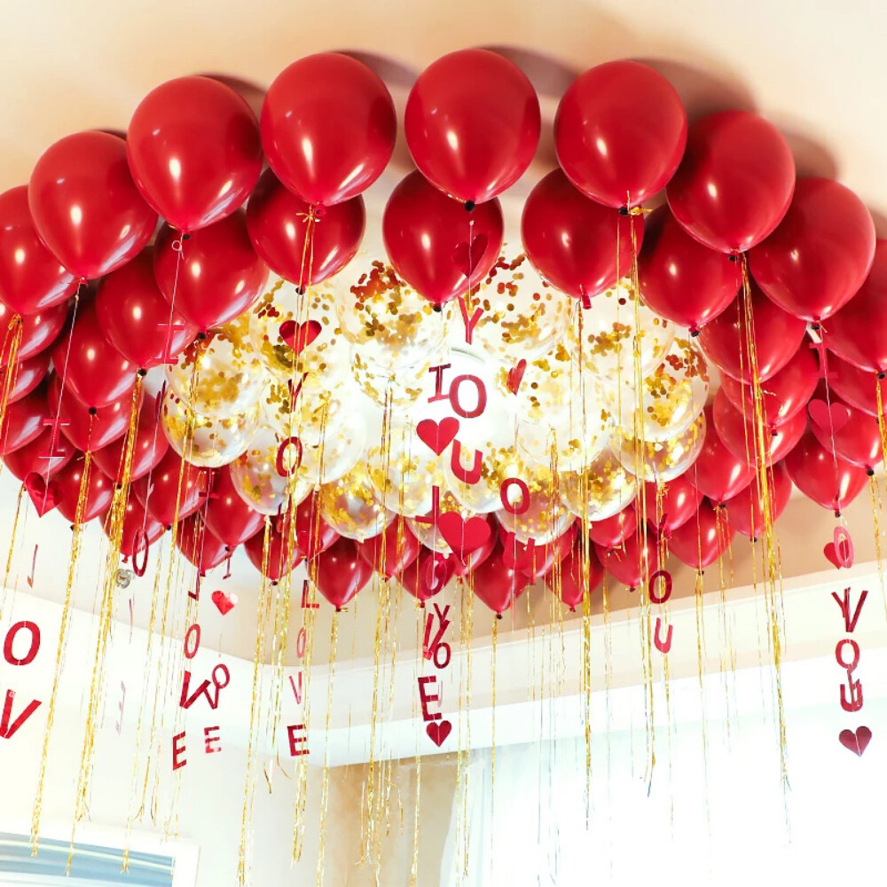 Trang trí phòng cưới với bong bóng đỏ