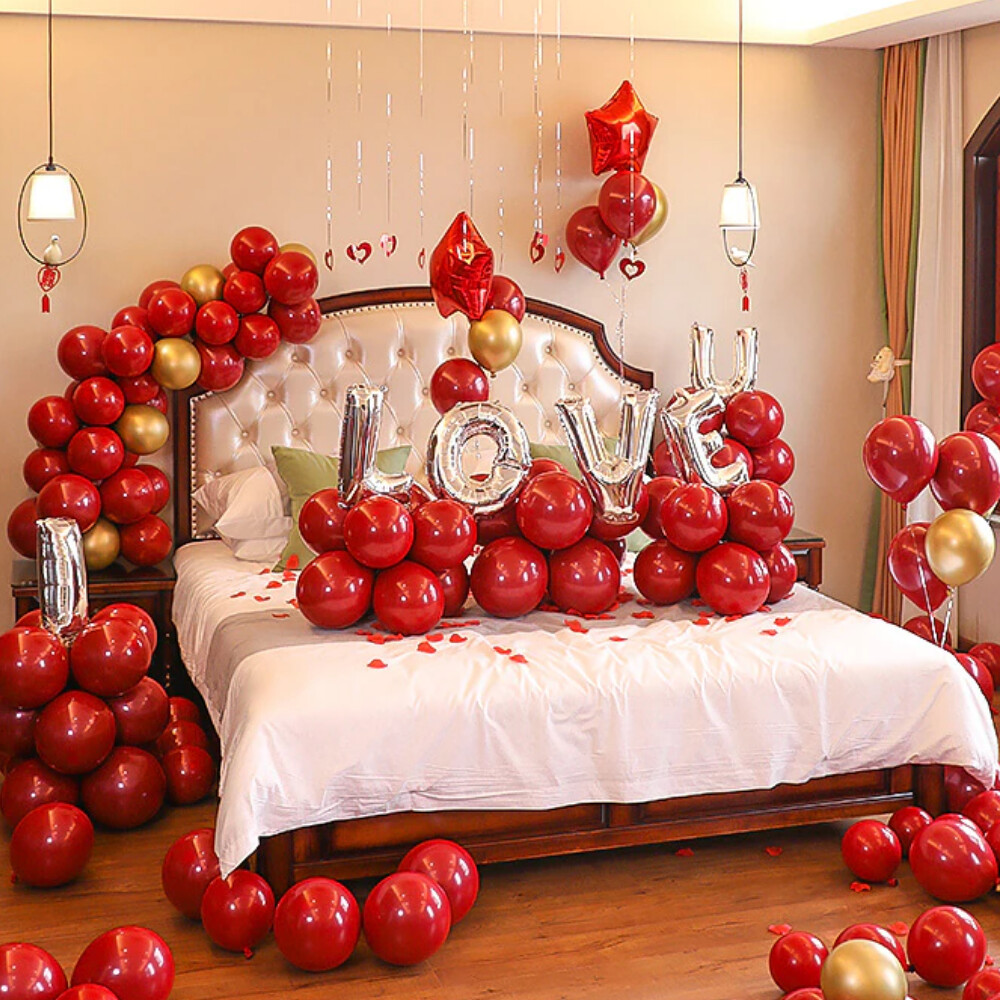 Trang trí phòng cưới phong cách Châu Á với rèm phòng ngủ nhẹ nhàng, mang đến bầu không khí lãng mạn