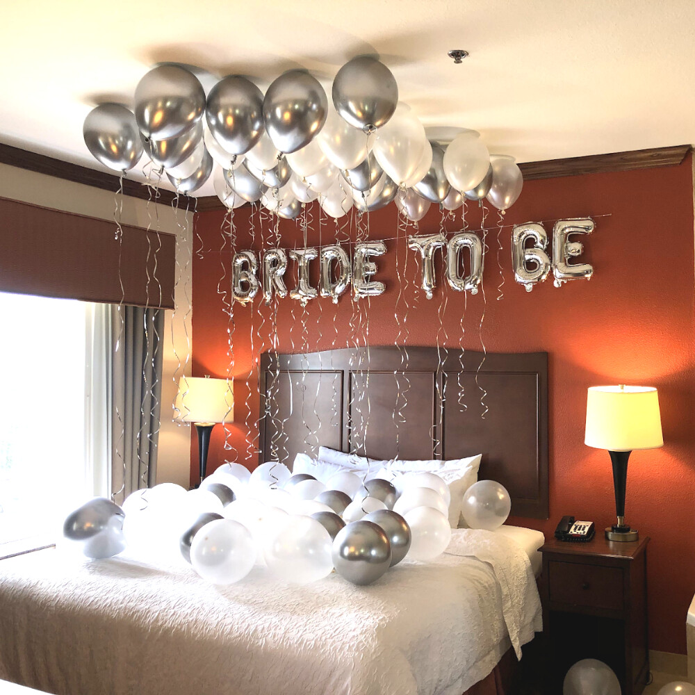 Mẫu trang trí phòng cưới đơn giản với bóng bay đơn sắc