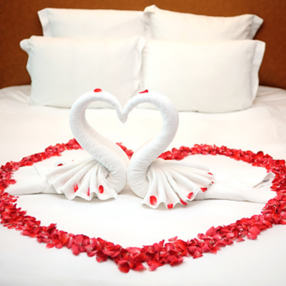 Mẫu trang trí phòng cưới bằng khăn xếp hình thiên nga