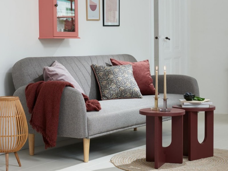 Trang trí phòng khách nhỏ với nội thất xám, trắng