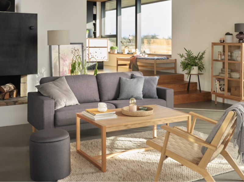 Mẫu trang trí phòng khách căn hộ lớn với phụ kiện trang trí tạo điểm nhấn độc đáo