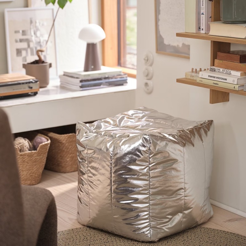 Sử dụng kết hợp ghế bành, ghế thư giãn để decor phòng khách 15m2