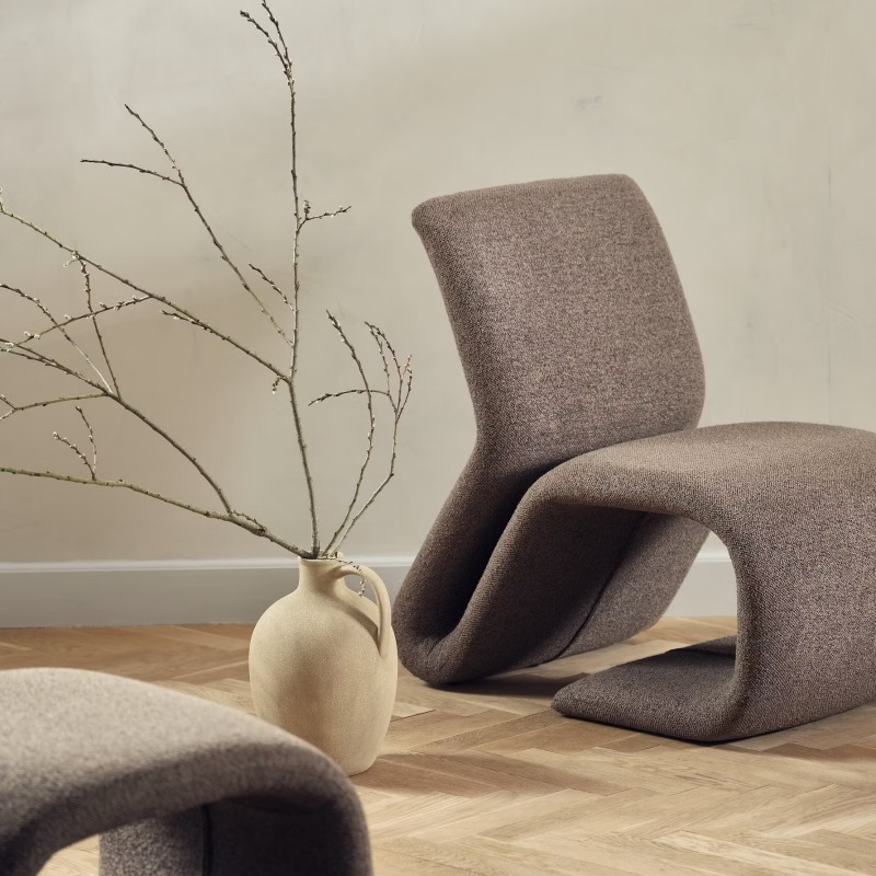 Sử dụng đồ nội thất đa năng sẽ là giải pháp phù hợp với phòng khách 5m2