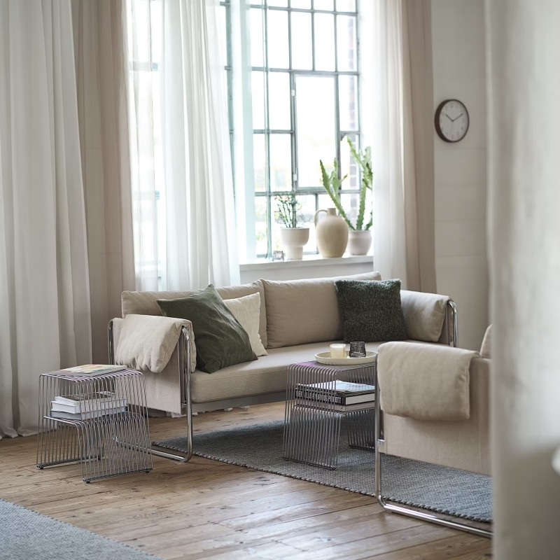 Nên sử dụng bàn cà phê để trang trí cho phòng khách