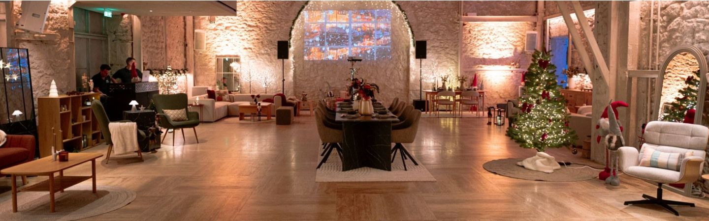 Trang trí cây thông trong văn phòng