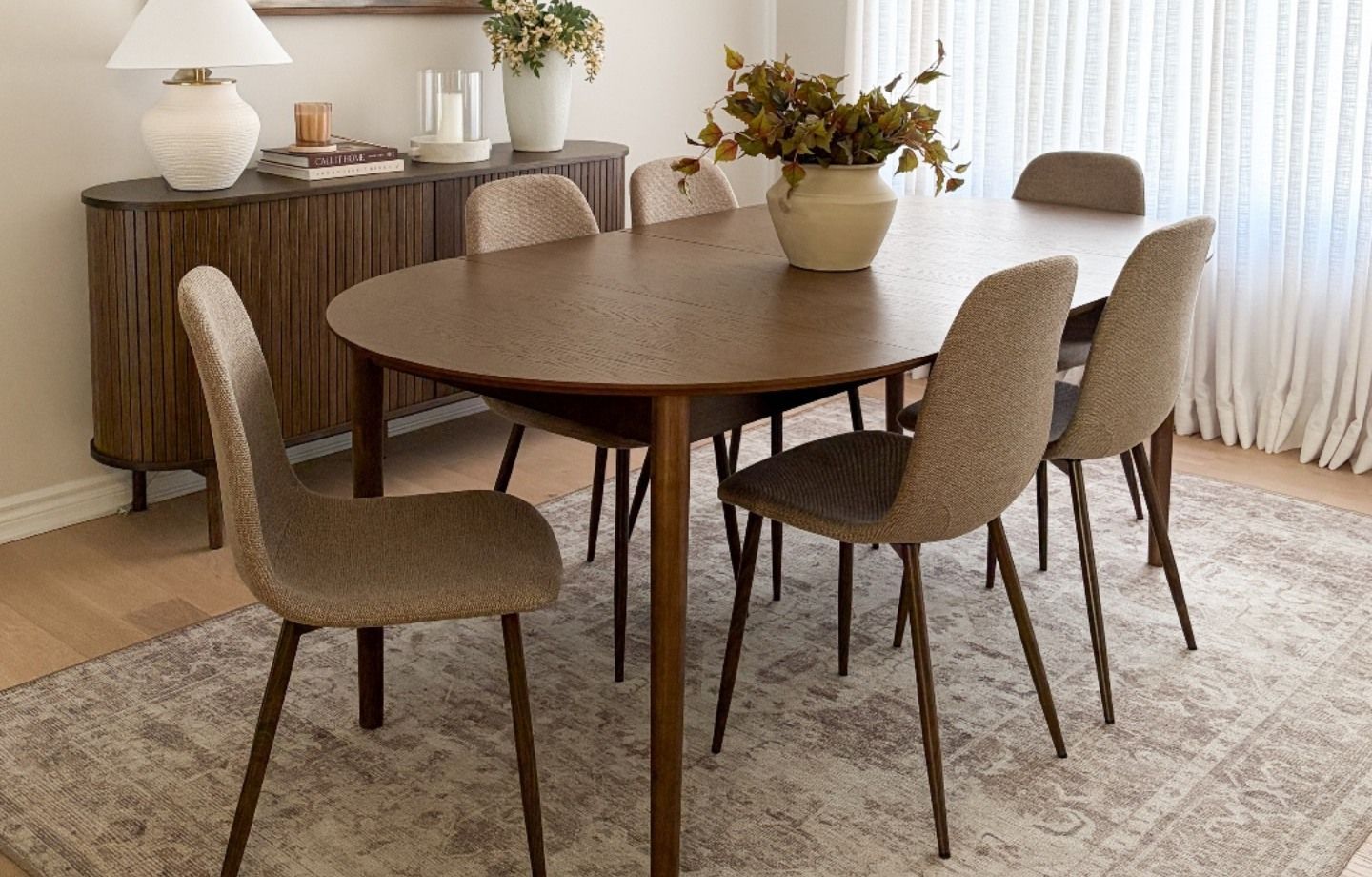 Bàn ăn mở rộng: Giải pháp thông minh cho không gian sống hiện đại