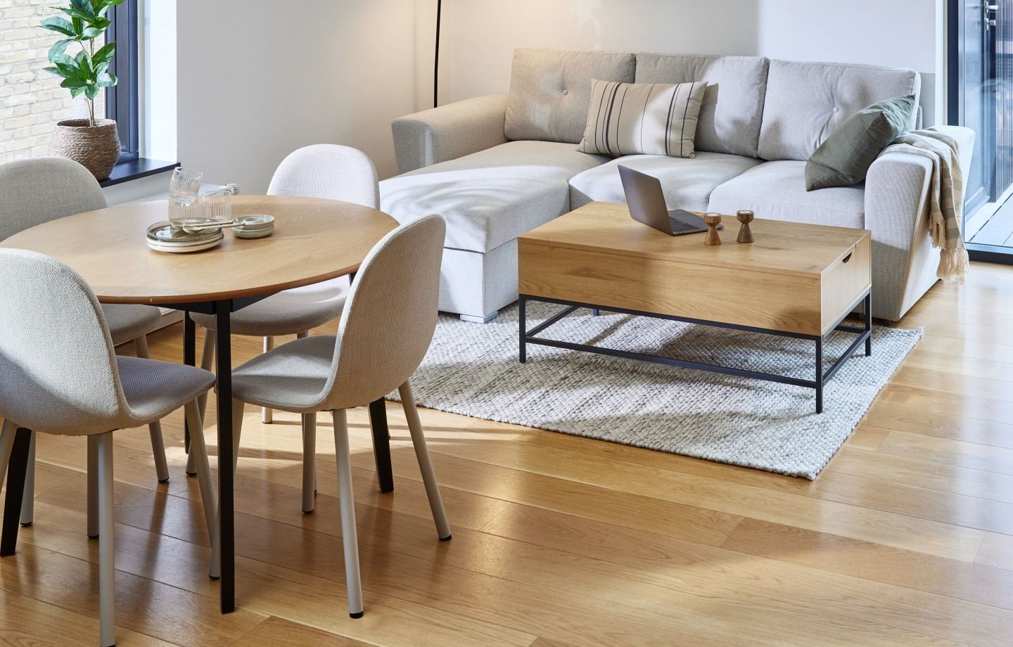 Chọn bàn ghế ăn cho nhà nhỏ và những lưu ý cần nhớ