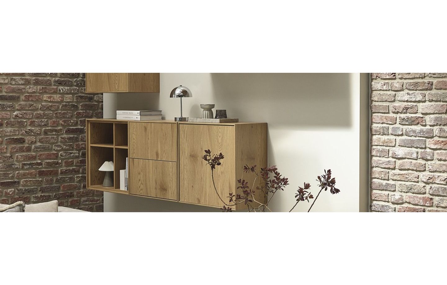 Kệ sách không chỉ để trang trí: 4 cách trang trí và sử dụng thông minh