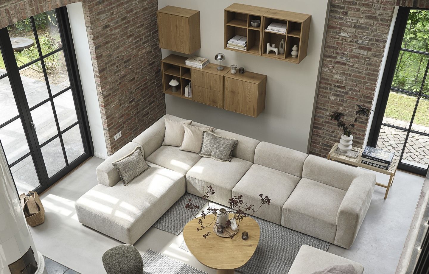 Kệ sách không chỉ để trang trí: 4 cách trang trí và sử dụng thông minh