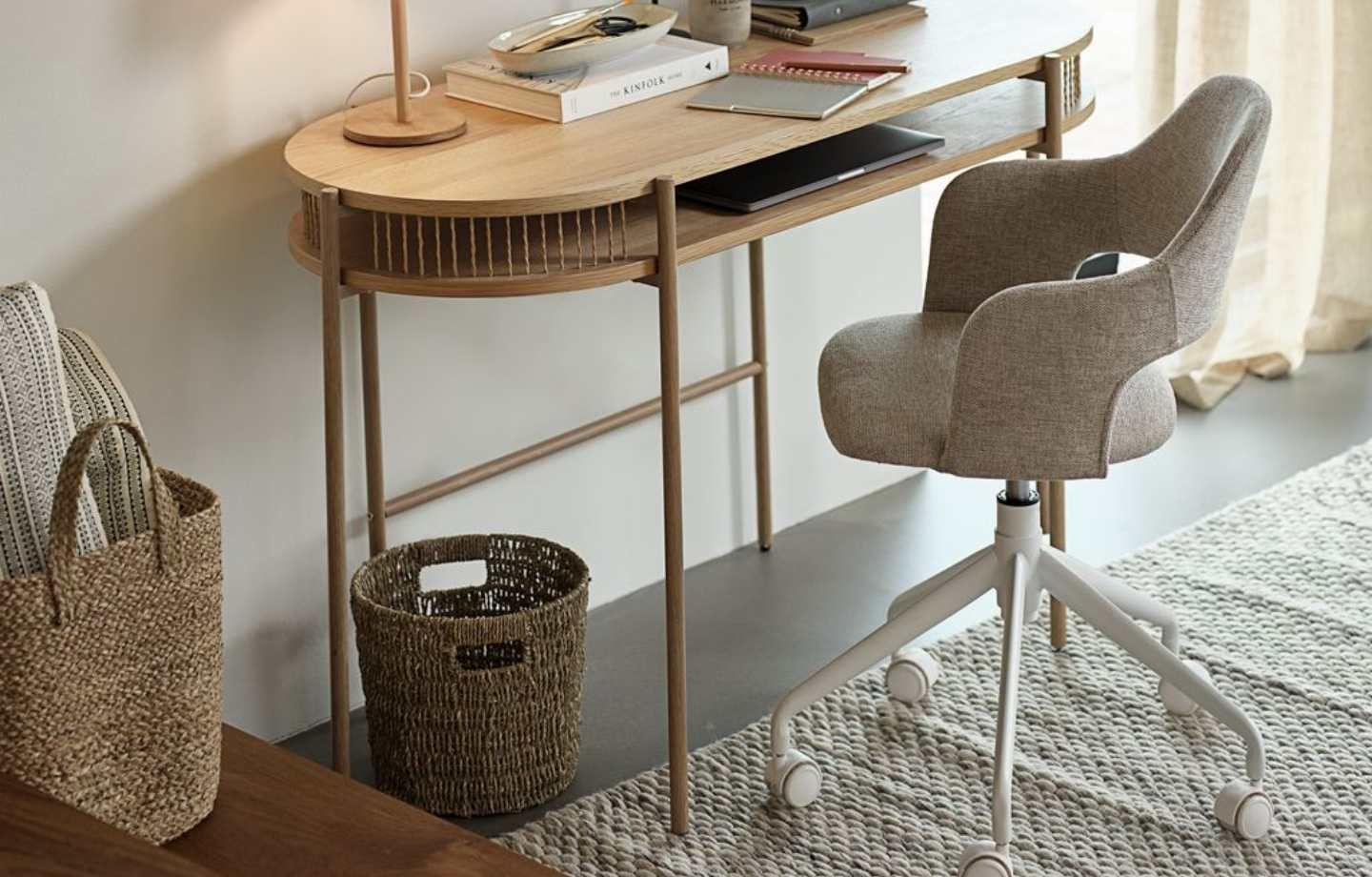 Ưu và nhược điểm khi tận dụng ghế ăn cho phòng làm việc
