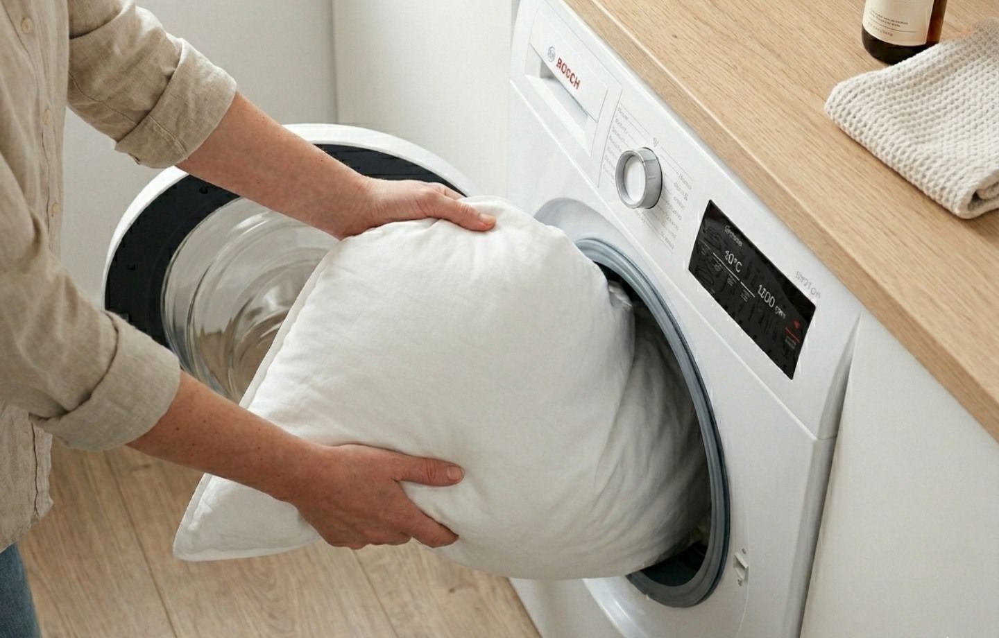 Cách giặt ruột gối bằng máy giặt cửa trước: Sạch sâu và không mất phom