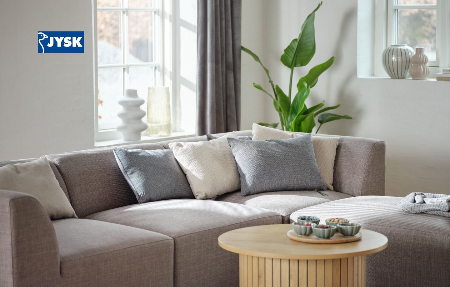 Gối sofa, thảm và đèn phong cách Bắc Âu: Bộ ba tạo nên không gian sống Bắc Âu