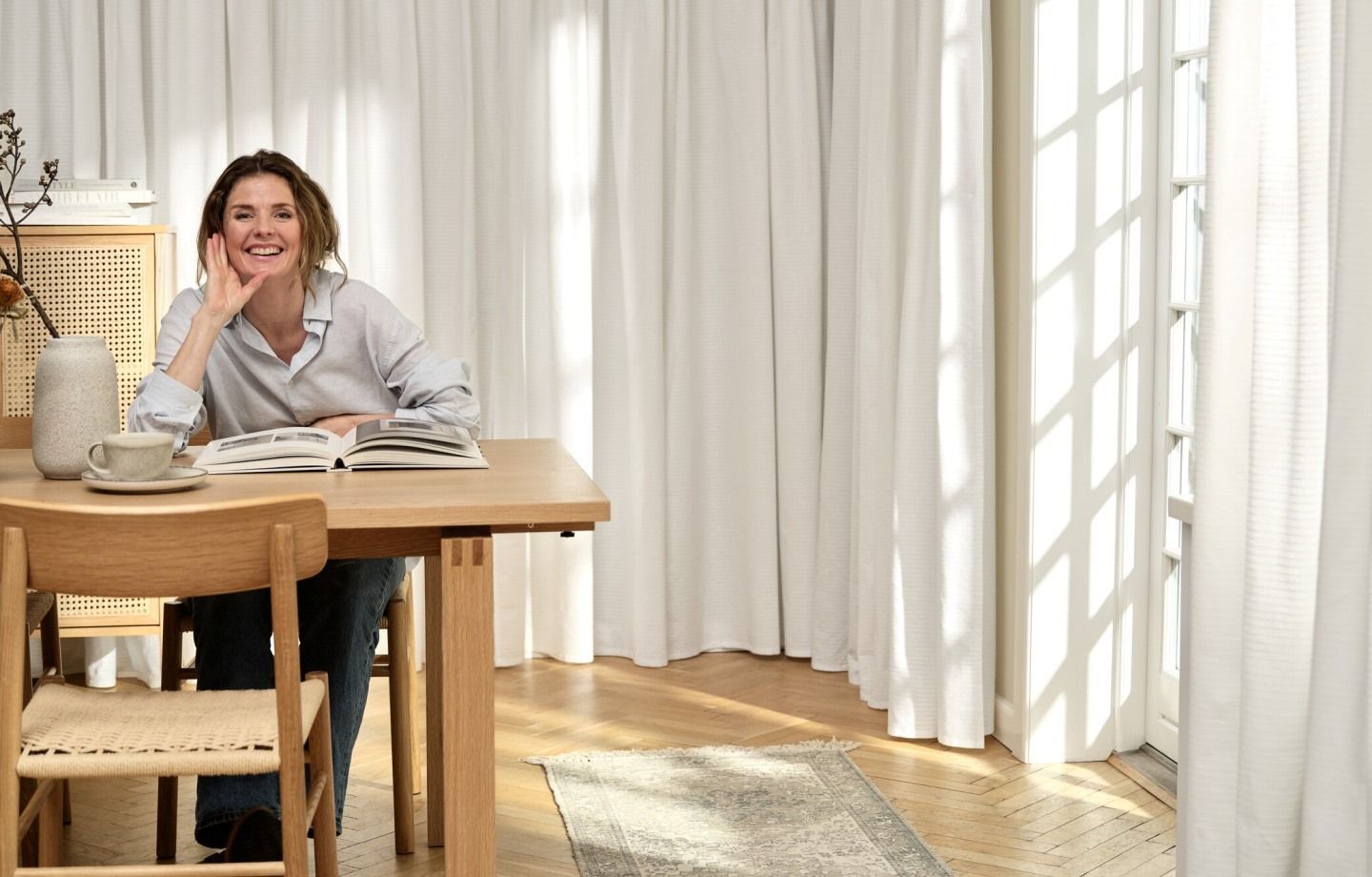 Quà tặng 8/3 ý nghĩa: Món quà nào thực sự chạm đến trái tim phụ nữ? 