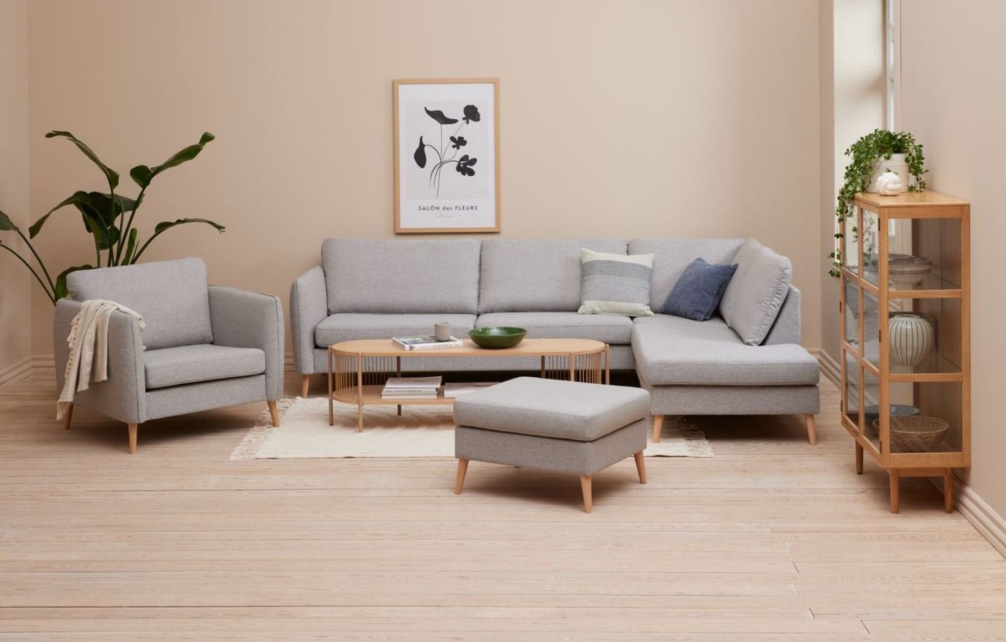 Hướng dẫn vệ sinh thảm phòng khách đúng cách