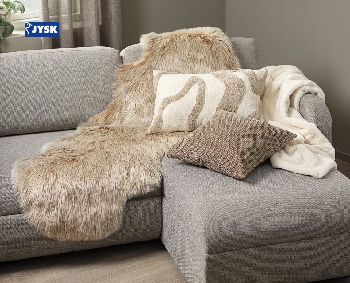 Gối trang trí hiện đại cho phòng khách với màu sắc trung tính