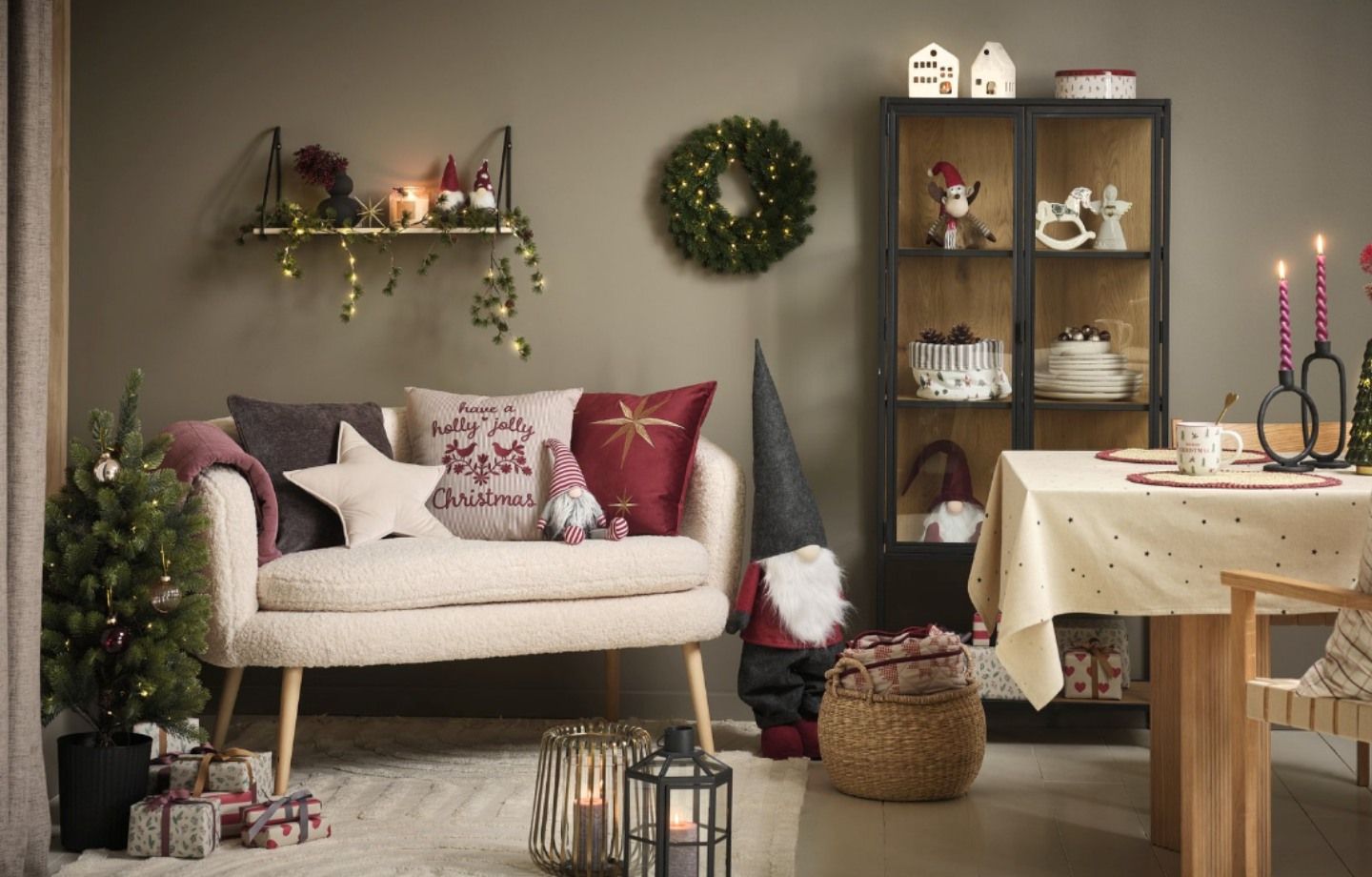 Trang trí noel đẹp cho phòng khách với vài gợi ý đơn giản