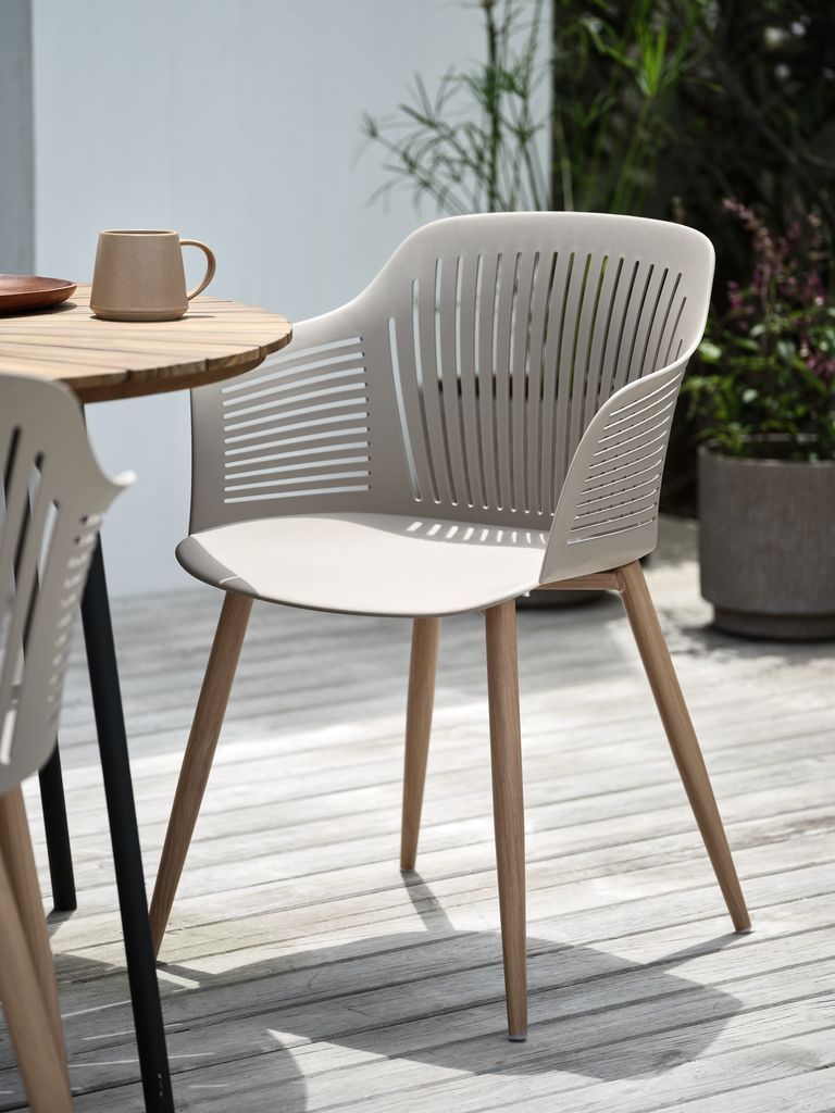 Ghế ngoài trời | VANTORE | nhựa PP/thép | màu cát đậm | R63xS59xC67cm