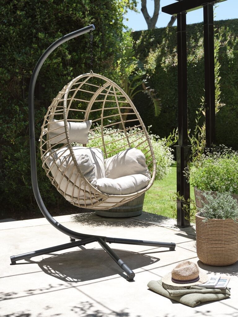 Ghế xích đu | BORK | thép/nhựa PE | màu tự nhiên | R96xS124xC192cm